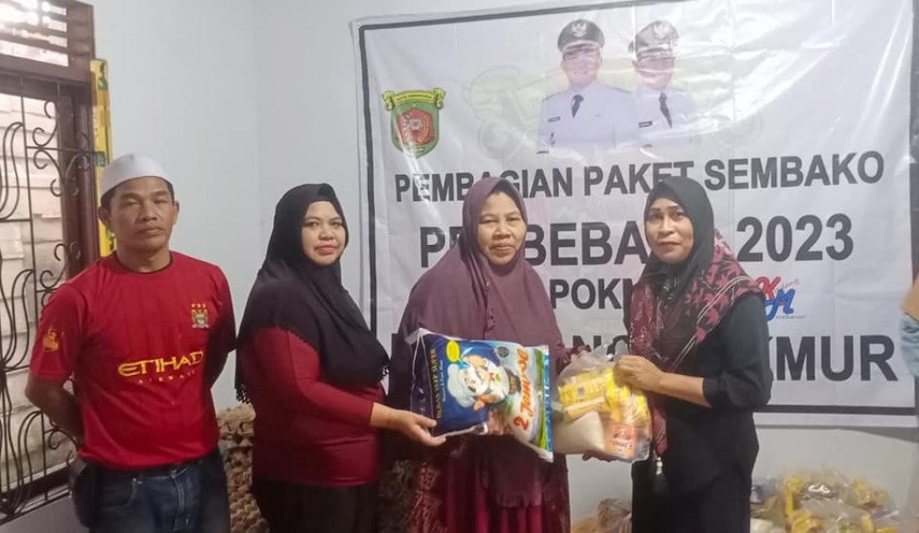 Probebaya Bidang Pemberdayaan. Pembagian Paket Sembako Bagi Warga Penerima