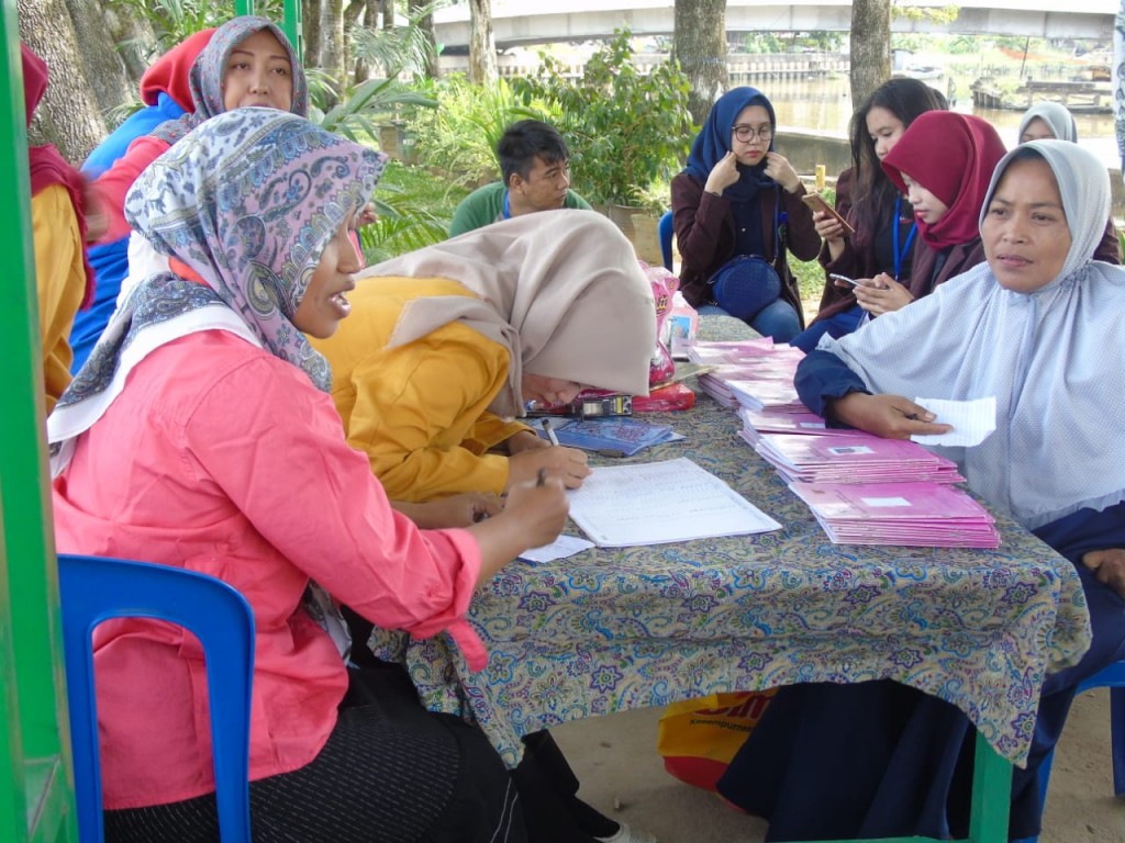 Pemeriksaan Kesehatan di Posyandu Lansia Almisba