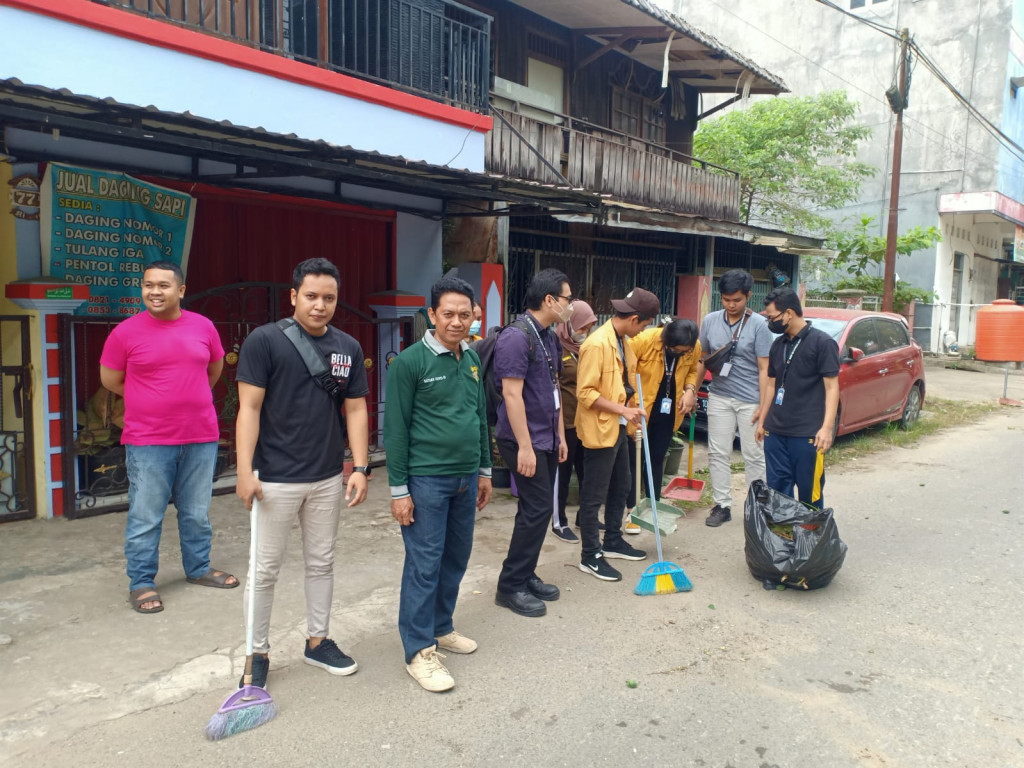 Kegiatan Jumat Bersih di Lingkungan Sungai Pinang Luar (1 Juli 2022)