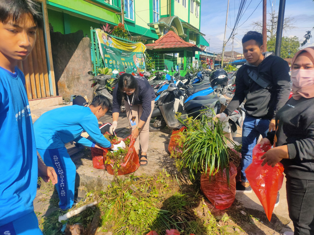 Kegiatan Jumat Bersih di RT 10 dan RT 11 (22 Juli 2022)