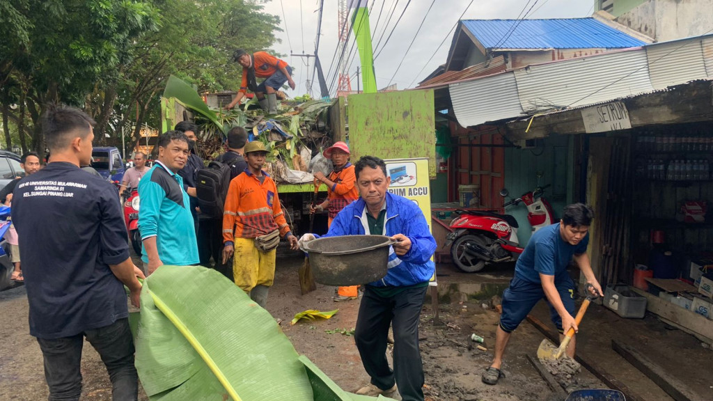 Kegiatan Jumat Bersih di RT 7