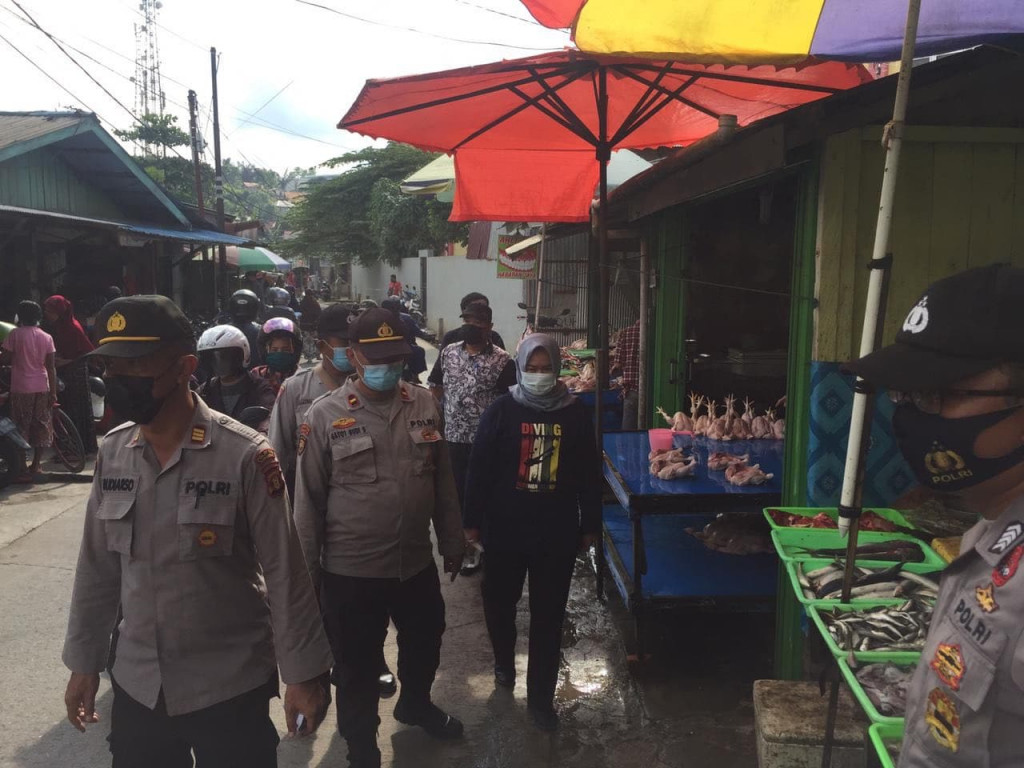 RAZIA MASKER DI PASAR TUMPAH SIMPANG JALAN GUNUNG LINGAI