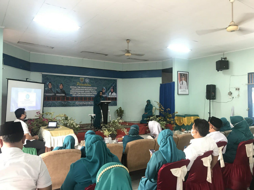 PELANTIKAN KETUA TP PKK KEL.MUGIREJO DAN PENYERAHAN SURAT TUGAS KETUA TP PKK KEL.BANDARA