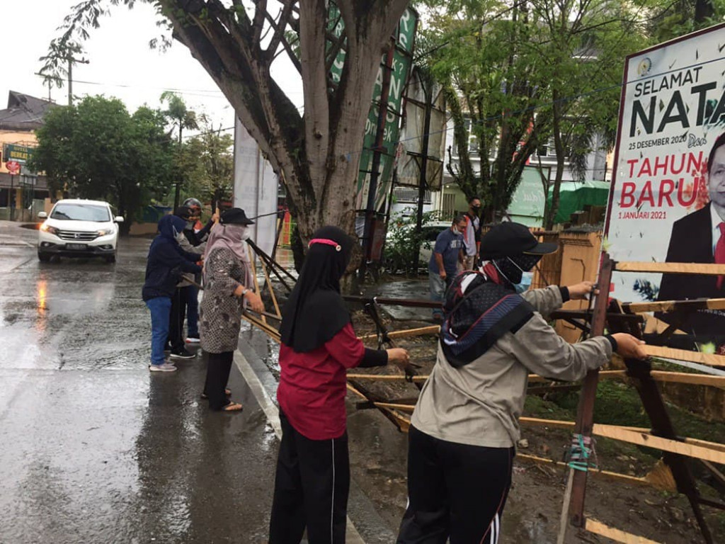 PEMBONGKARAN PKL DI JALAN GATOT SUBROTO