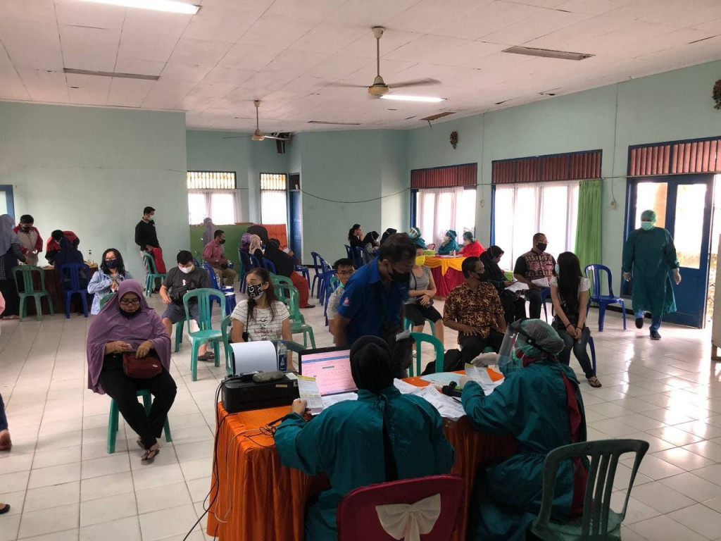 VAKSINASI KE-2 BERSAMA PUSKESMAS REMAJA DI AULA KECAMATAN SUNGAI PINANG