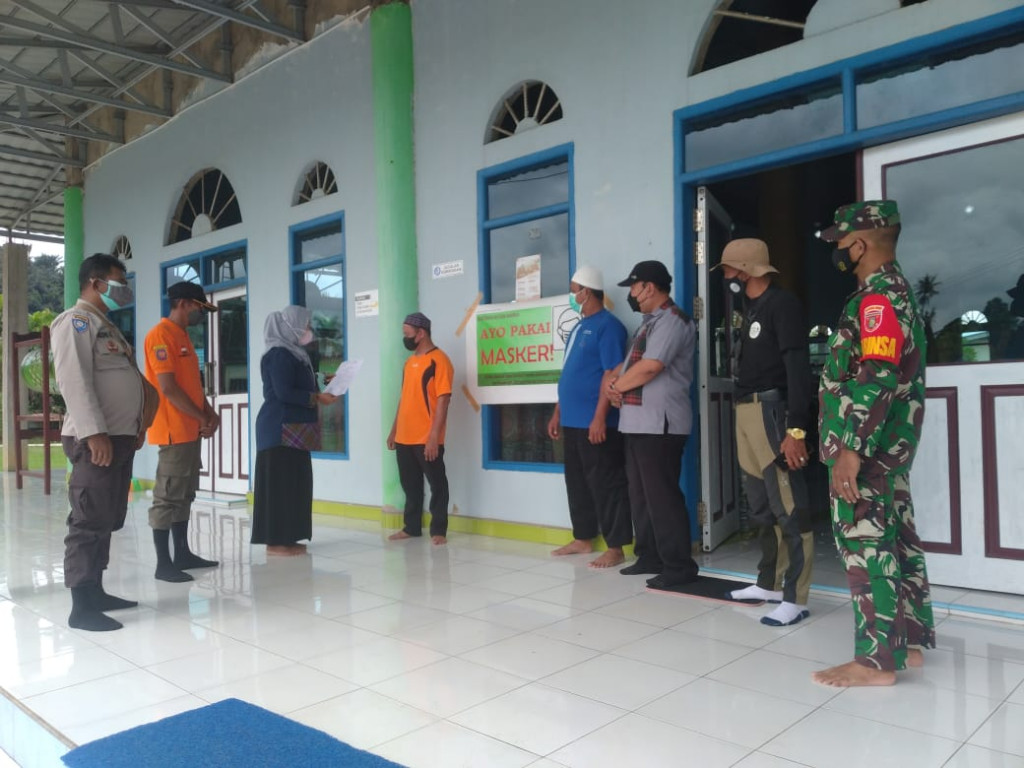 MENYAMPAIKAN SURAT EDARAN PENYELENGGARAAN SHALAT IDUL ADHA DAN PENYEMBELIHAN HEWAN QURBAN