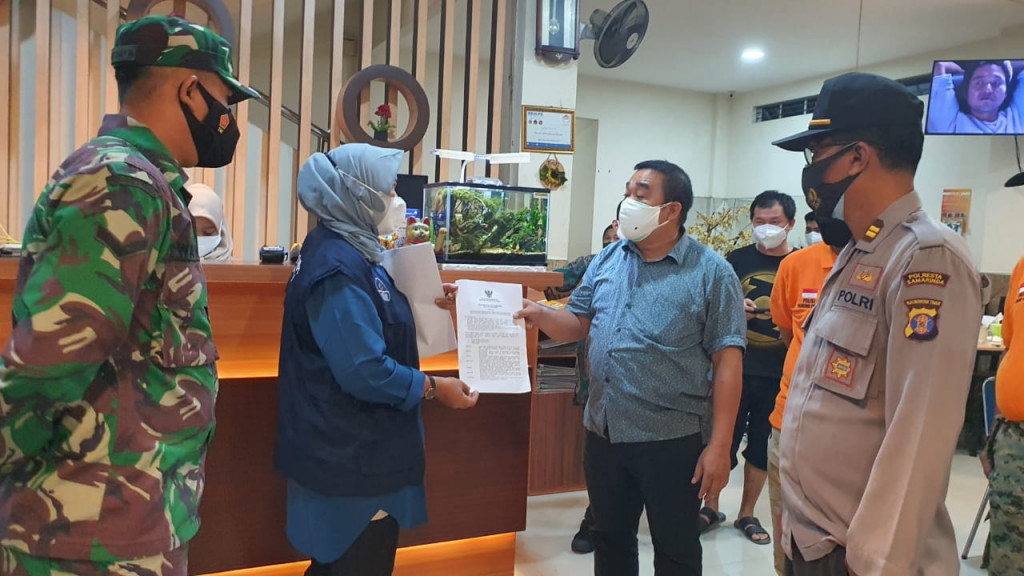 Monitoring Tim Satgas Covid-19 Kecamatan Sungai Pinang menindak Lanjuti Instruksi Wali Kota Samarinda Nomor 3 Tahun 2021
