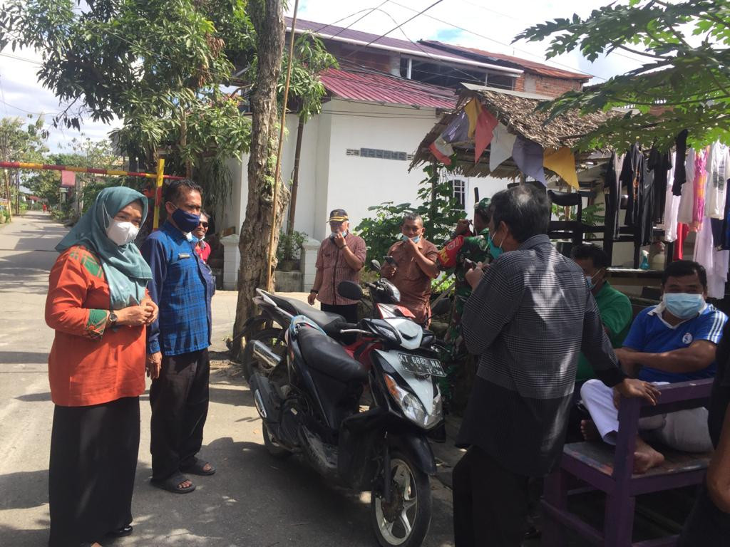 Mengunjungi Warga Yang Meninggal Dalam Keadaan Isoman (Isolasi Mandiri) di Wilayah Kecamatan Sungai Pinang