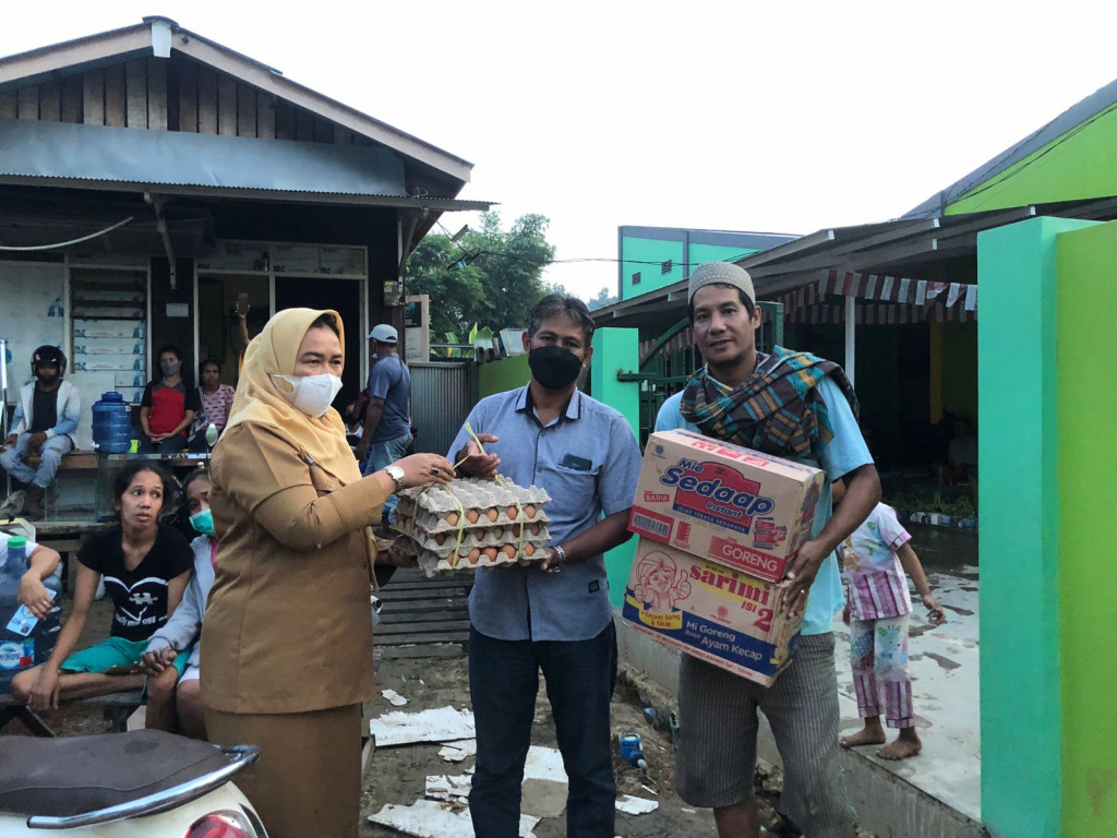 Peninjauan Ke Lokasi Kebakaran dan Memberikan Bantuan Sembako di Kelurahan Sungai Pinang Dalam