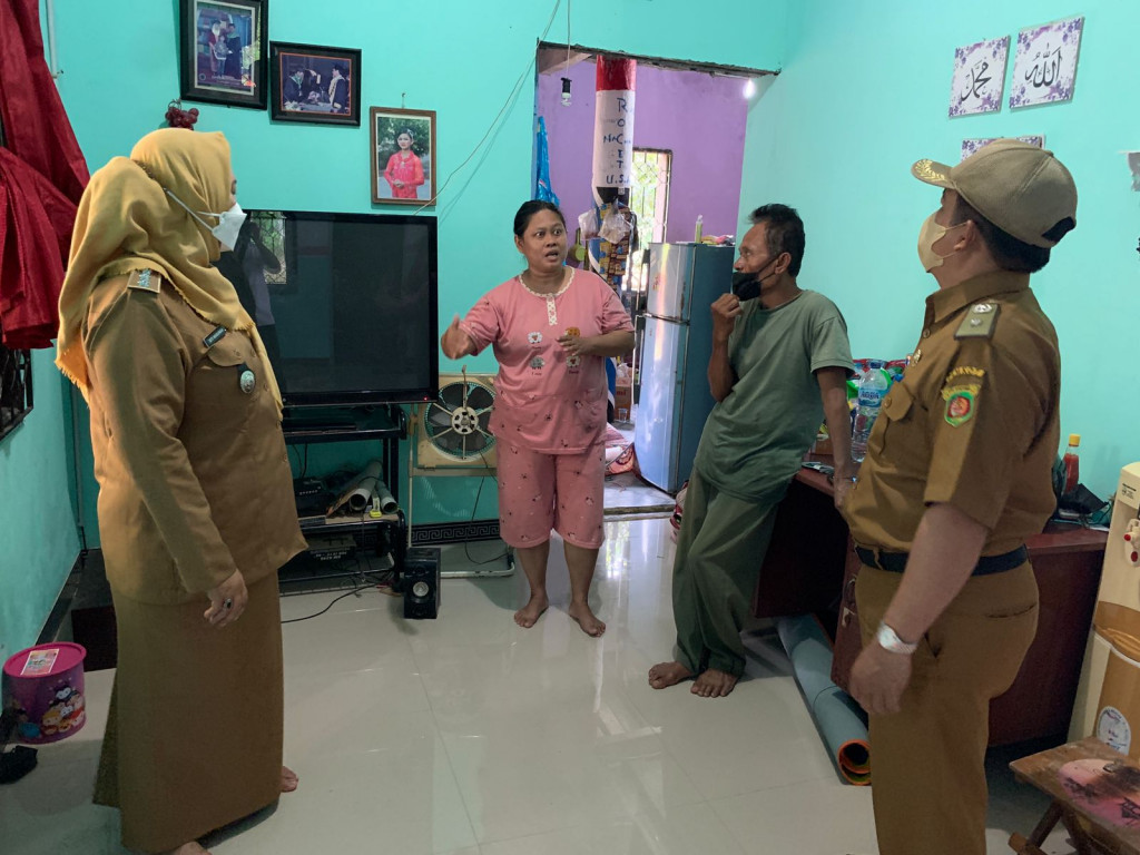 Peninjauan Lokasi dan memberikan Bantuan Kepada Korban Tanah Longsor di Kelurahan Sungai Pinang Dalam
