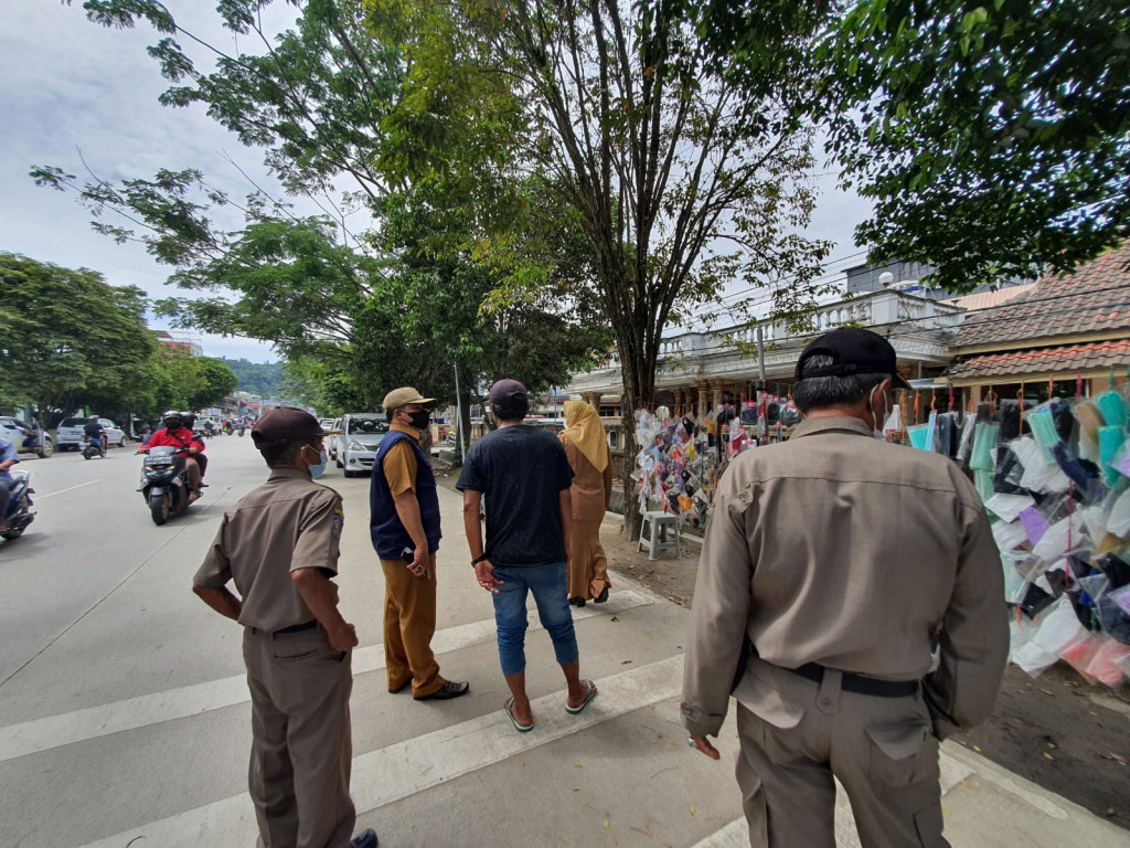 Teguran Kepada PKL di Sepanjang Jalan Pelita dan Jalan Kemakmuran