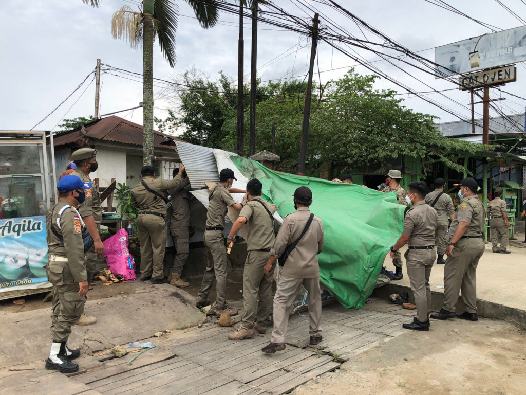 Pembongkaran Bangunan Warung dan PKL di Jalan D.I Panjaitan sampai dengan Wilayah sekitar Keuskupan