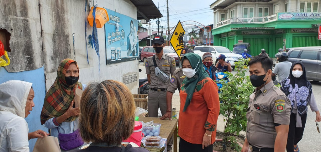 Penertiban Pedagang yang berjualan di Pasar Tumpah Gunung Lingai