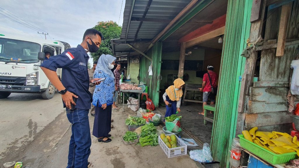 Penertiban Pedagang Sayur dan Menertibkan Kendaraan Yang Parkir Sembarangan di Pasar Tumpah Simpang Gunung Lingai