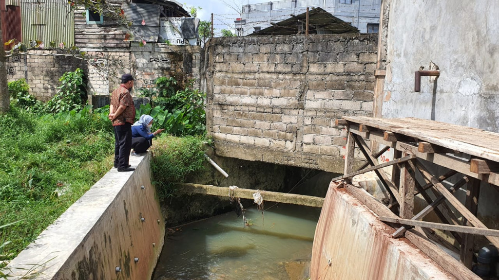 Pengecekan Bangunan Yang Menghambat Aliran Air Yang Berada Di Sungai Talang Sari