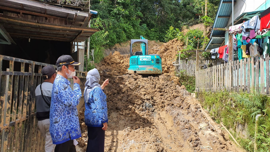 Peninjauan Lokasi Di Jalan Griya Gg. Rukun Makmur RT. 109 Yang Terdampak Tanah Longsor