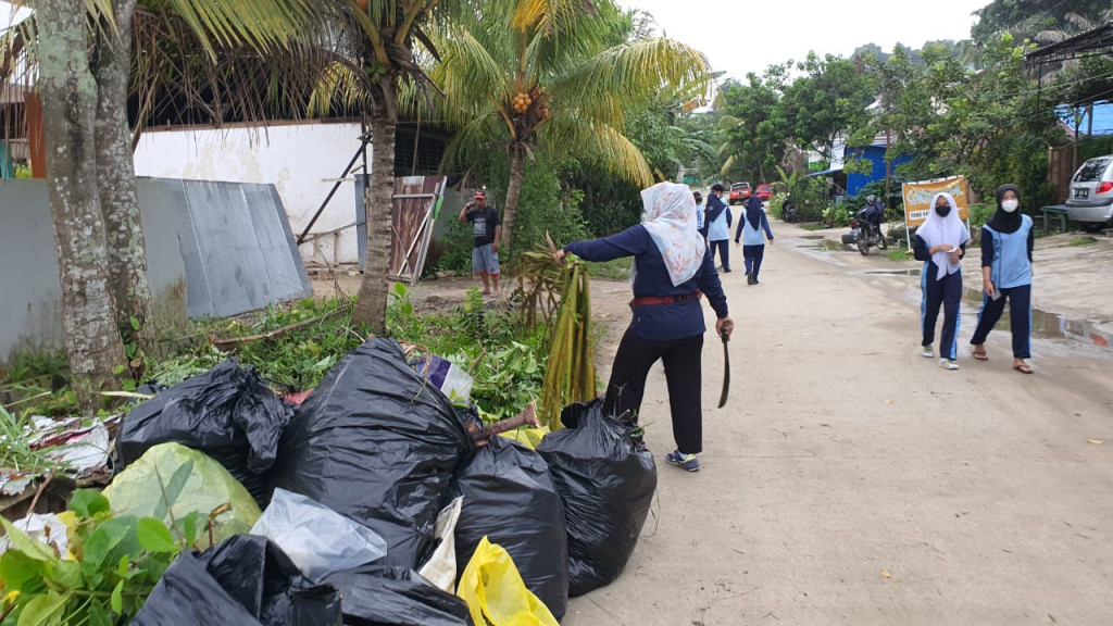 Gotong Royong Massal Di Wilayah Kelurahan Sungai Pinang Dalam