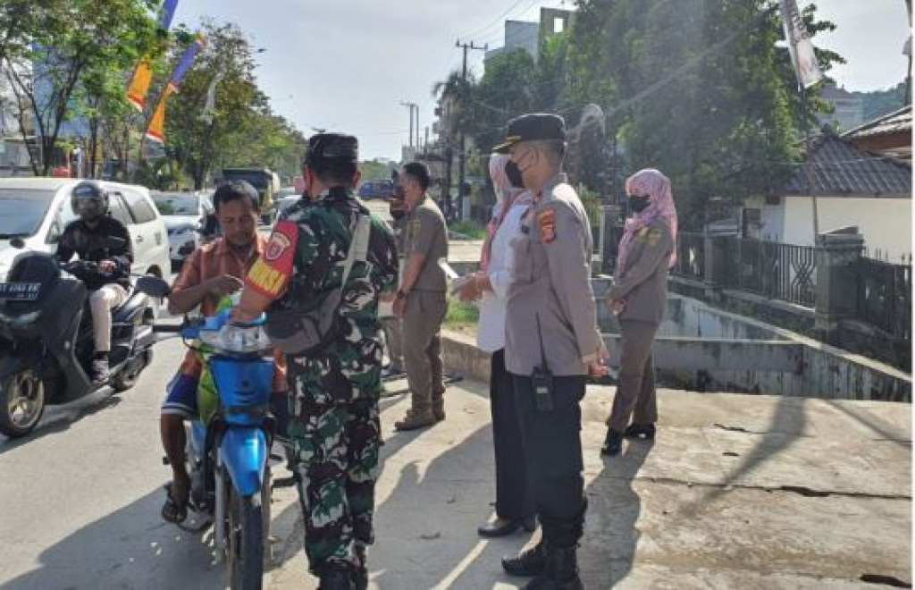 Yustisi Masker Di Jalan D.I Panjaitan Mengantisipasi Penyebaran Covid-19