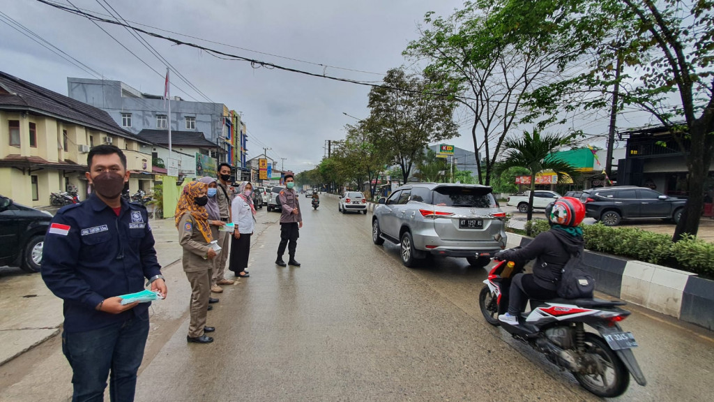 Yustisi Masker Bersama Tim Satgas Covid-19 Kecamatan Sungai Pinang