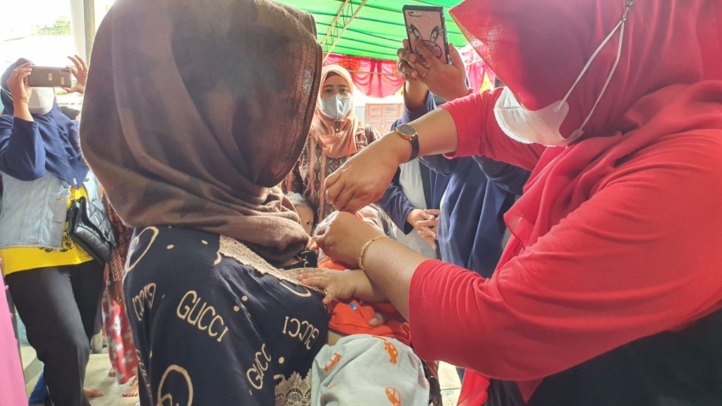 Peresmian Posyandu Cempedak Dan Pemberian Vitamin A Kepada Bayi Dan Balita Di RT.101 Kelurahan Sungai Pinang Dalam