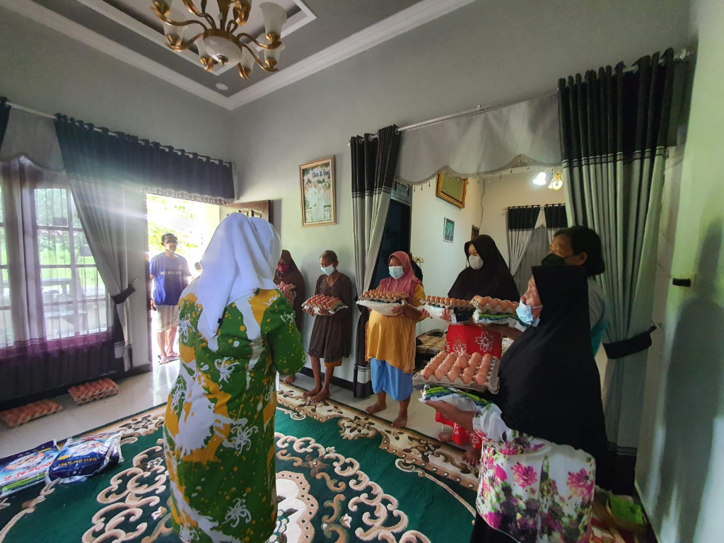 Memberikan Bantuan Kepada Kelompok Ternak Sapi Yang Kesulitan Dalam Memenuhi Kebutuhan Sehari-Hari Terkait Kasus Oleh Oknum Berinisial S