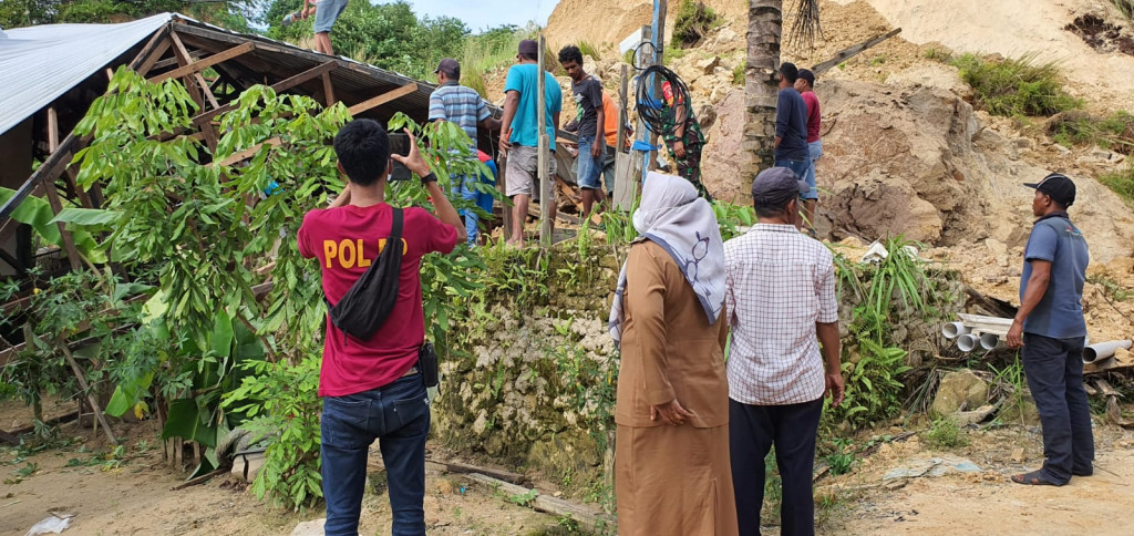 Tanah Longsor Di Wilayah Kelurahan Mugirejo