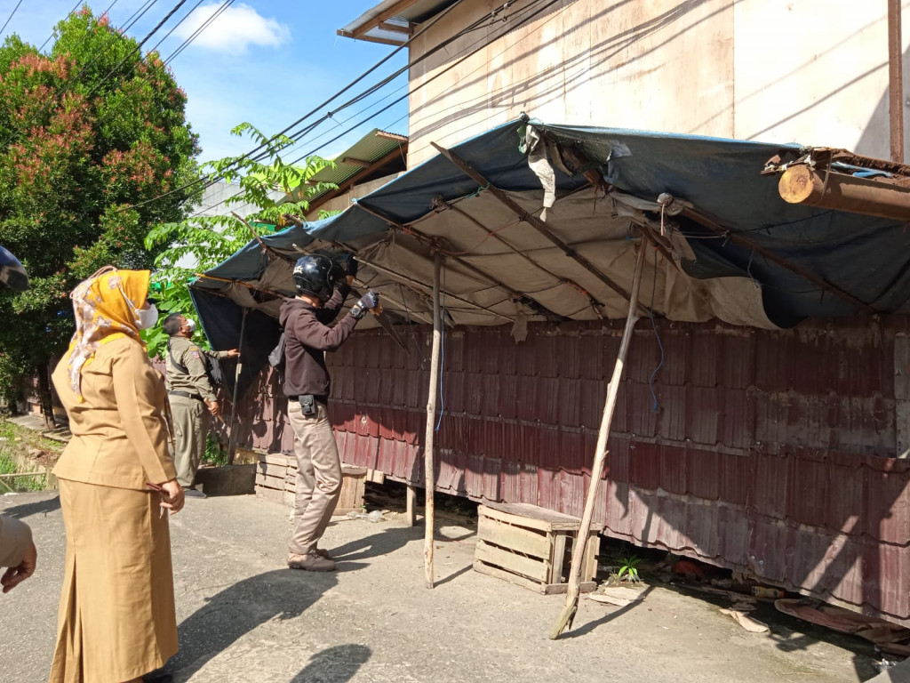 Pembongkaran Tenda-Tenda PKL