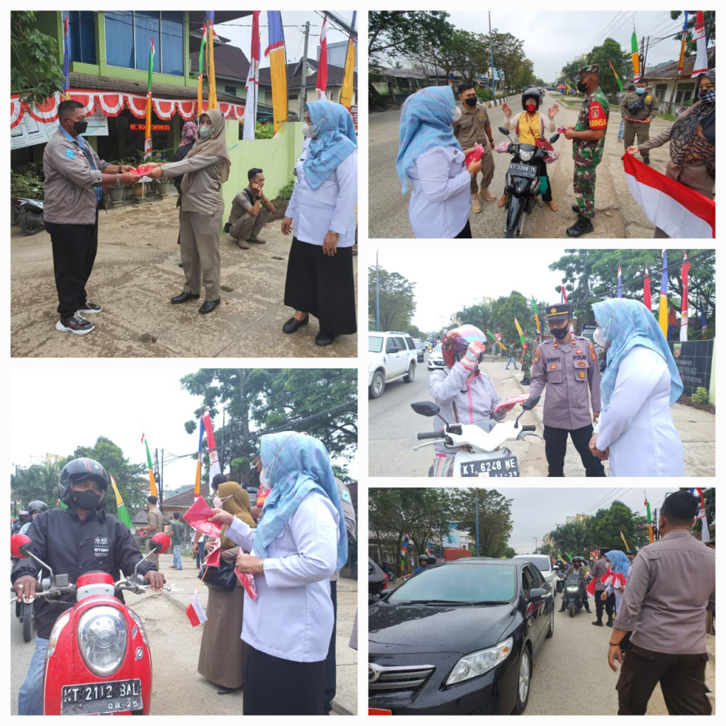 Pembagian Bendera Merah Putih untuk Kendaraan Roda 2 dan 4 di Depan Kantor Kecamatan Sungai Pinang