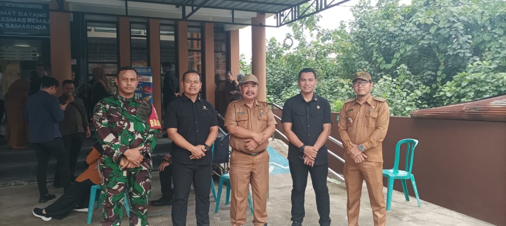 Koordinasi Plt. Camat Sungai Pinang bersama Lurah Sungai Pinang Dalam dan Babinsa mengenai Kunjungan Wapres di Puskesmas Remaja