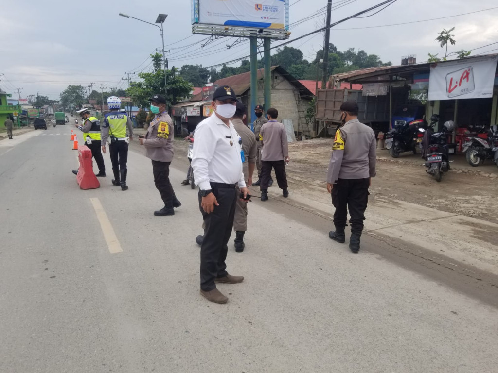 Razia Gabungan di Posko Penyekatan PPKM Milkro