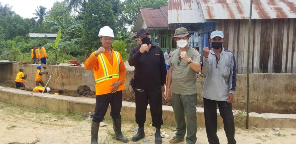 Sidak dan Monitoring Kegiatan Padat Karya di Sungai Perbatasan RT. 11 dan 12 Kelurahan Sungai Siring.