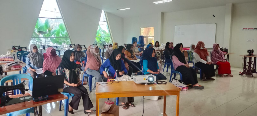 Pembukaan kegiatan Probebaya Pelatihan Menjahit