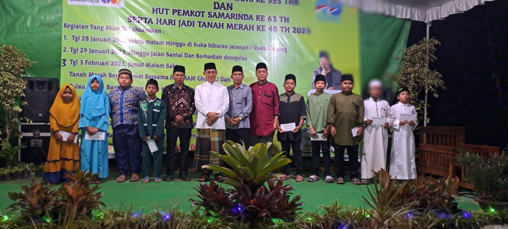 Kegiatan Bersholawat Bersama Ustad KH. IMAM GHOZALI dirangkai Pemberian Santunan Kepada Anak Yatim