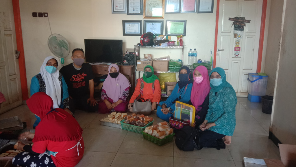 Kunjungan Silaturahmi dan Pembinaan Home Industry Pabrik Roti Jl Tani Subur RT 020 Kelurahan Tani Aman