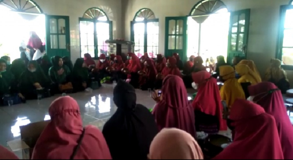 Kegiatan Pelatihan Sholawat Habsy Kelompok  Grup  Kelompok PKK Kelurahan Tani Aman