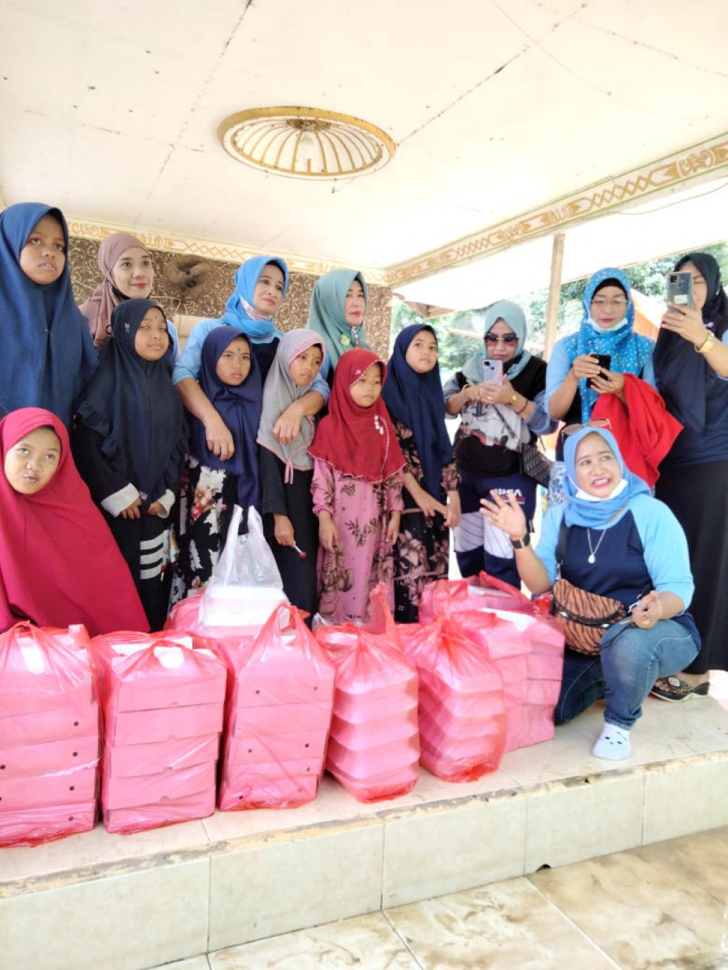 Kunjungan  Ke Panti Asuhan  Loa Buah Kelompok Senam Minggu Ceria RT 01 Kelurahan Tani Aman