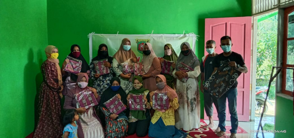 Penutupapan Pelatihan  Batik Tulis Teknik Pewarnaan di Kampung Batik Kelurahan Tani Aman RT 013, 014, 015, 020