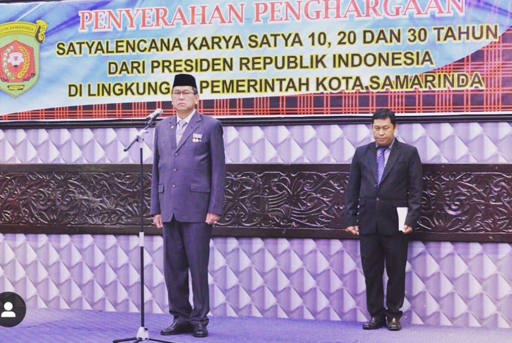 Penyerahan Tanda Kehormatan Negara Satyalencana Karyasatya 10 Tahun