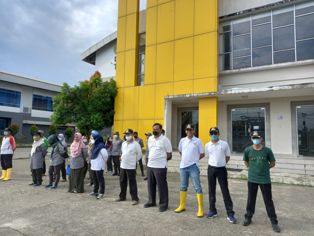 Lurah Se-Kecamatan Samarinda Ulu Tanam 50 Pohon Buah di Folder Air Hitam