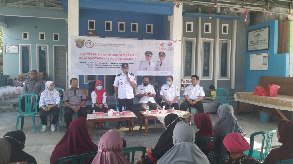 Penyerahan bantuan Sembako bagi masyarakat kurang mampu ,program pembangunan dan pemberdayaan masyarakat wilayah zona II Kelurahan Teluk Lerong Ulu  APBD Perubahan Kota Samarinda Tahun 2022