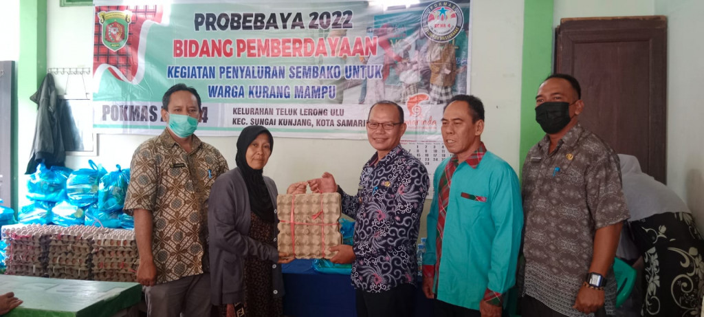 Kegiatan Penyerahan Bantuan Sembako Bagi Masyarakat Kurang Mampu