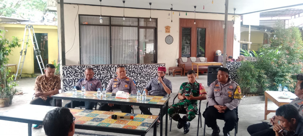 Temu Curhat Kapolsek dan Warga Teluk Lerong Ulu