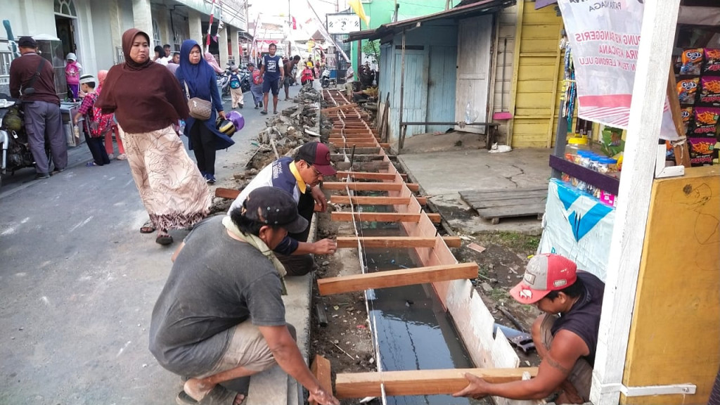 Kegiatan Probebaya Penutupan Parit di Wilayah  RT 29 Kelurahan Teluk Lerong Ulu