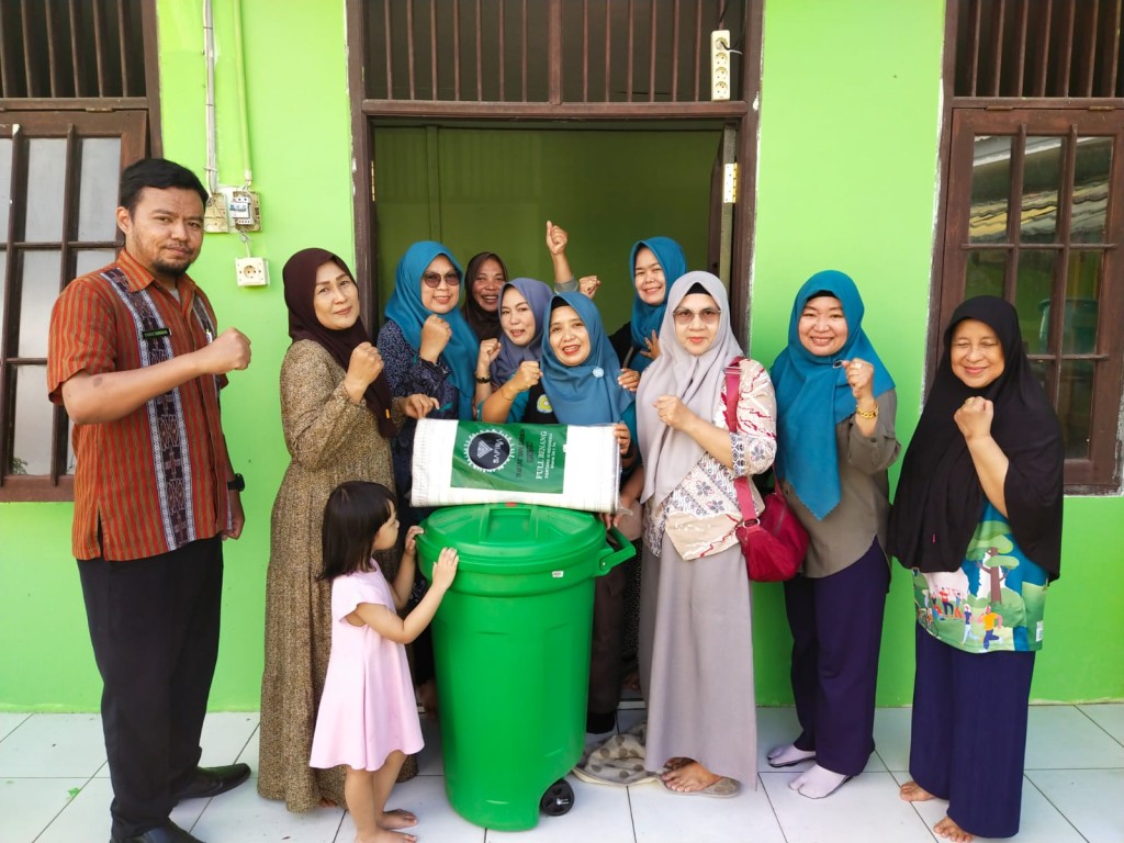 Donasi Untuk Dapur Gizi Posyandu Anggrek Bulan Kelurahan Teluk Lerong ulu