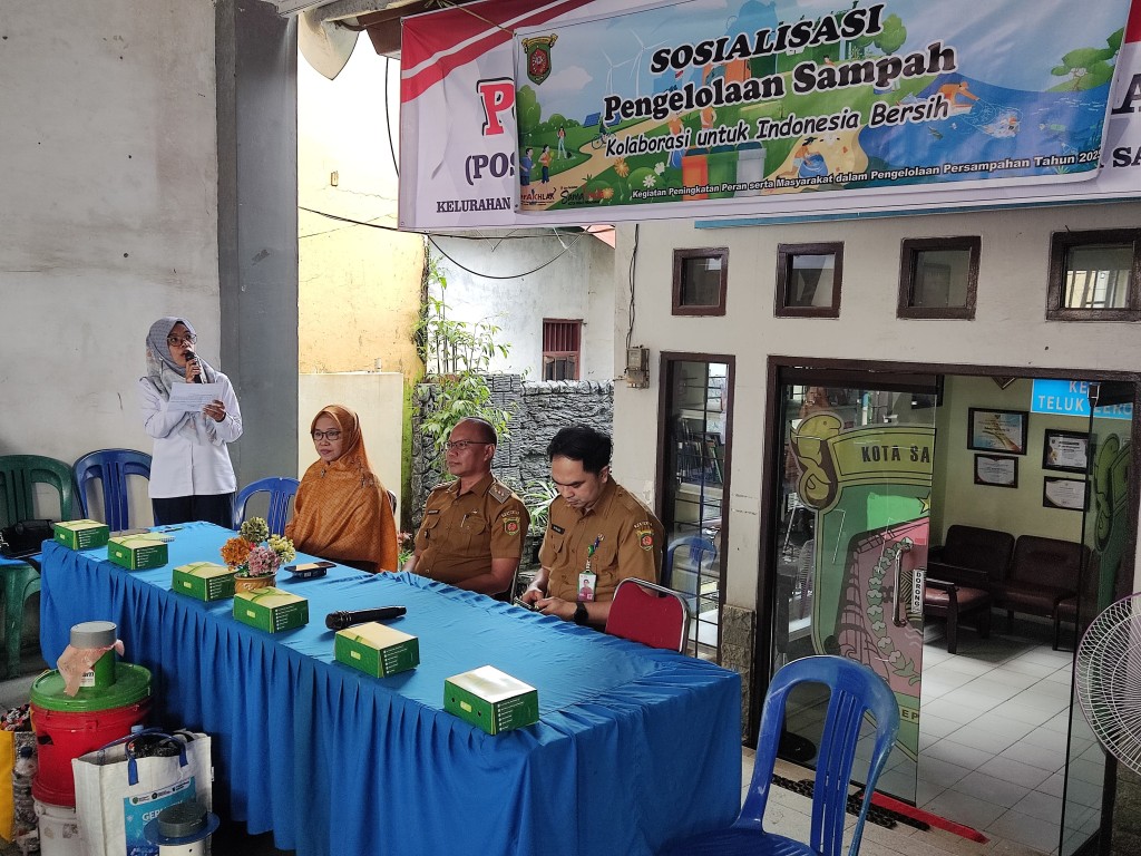 Sosialisasi Daur Ulang Sampah di Kelurahan Teluk Lerong Ulu