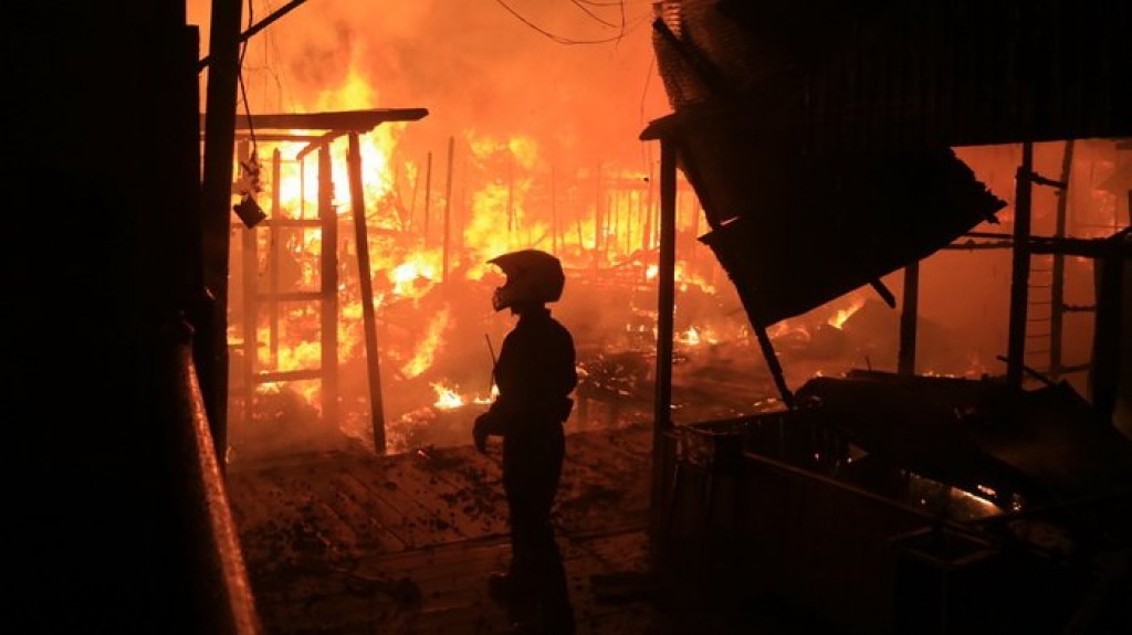 Kebakaran Besar Landa Pemukiman Temindung Permai saat Warga Tidur Pulas, 30 Rumah Ludes Terbakar