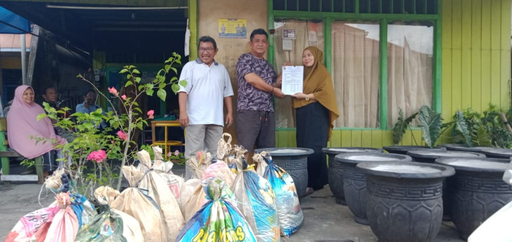 Kegiatan Serah Terima Barang SAPRAS dari Dana Probebaya Tahun 2023 kepada POKMAS PEMUDA Kelurahan Temindung Permai