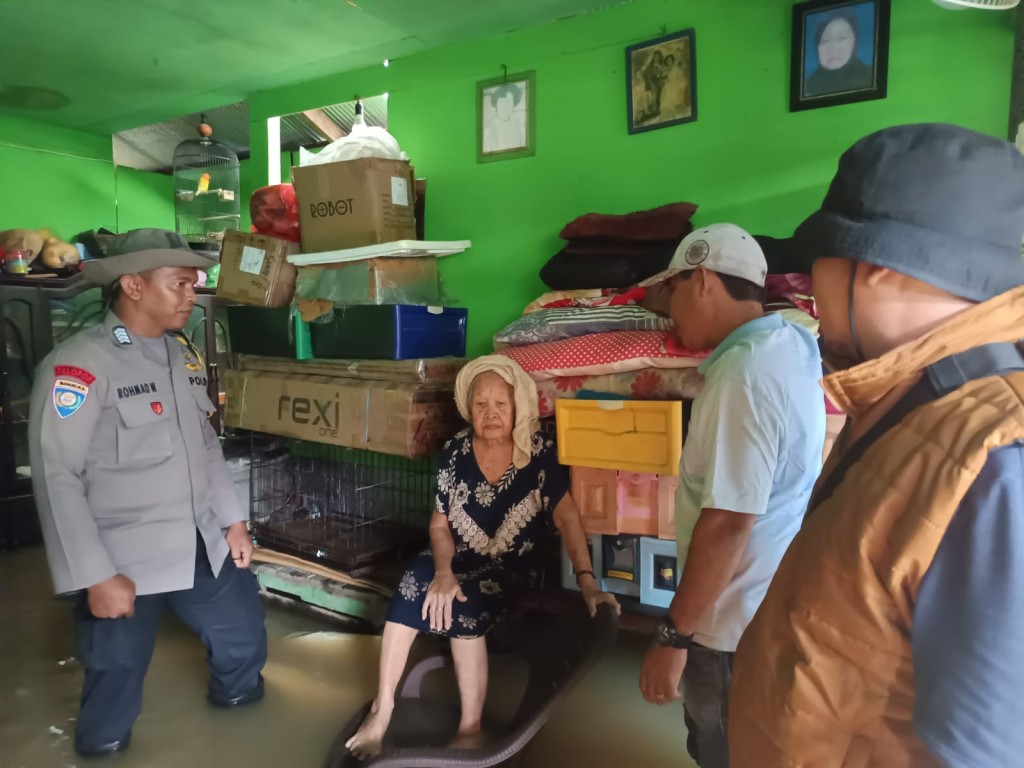 Evakuasi Lansia pada Bencana Banjir