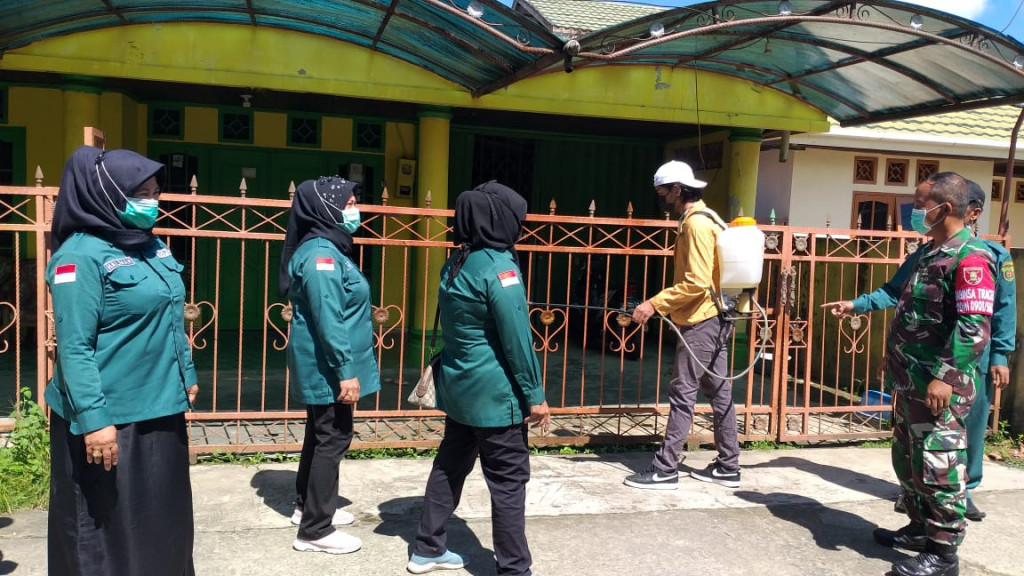 Monitoring kegiatan penyemprotan Decinfektan