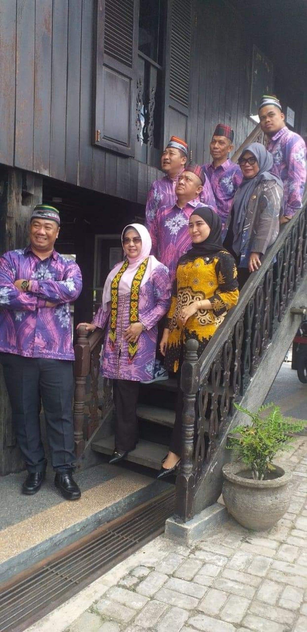 Menerima Kunjungan